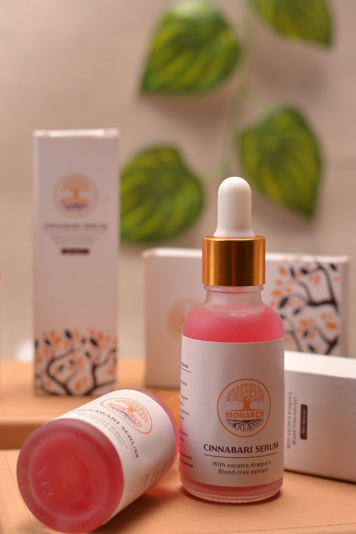 Serum-flaske med grøn baggrund – kobberpeptider GHK-Cu – Trondahl Skincare