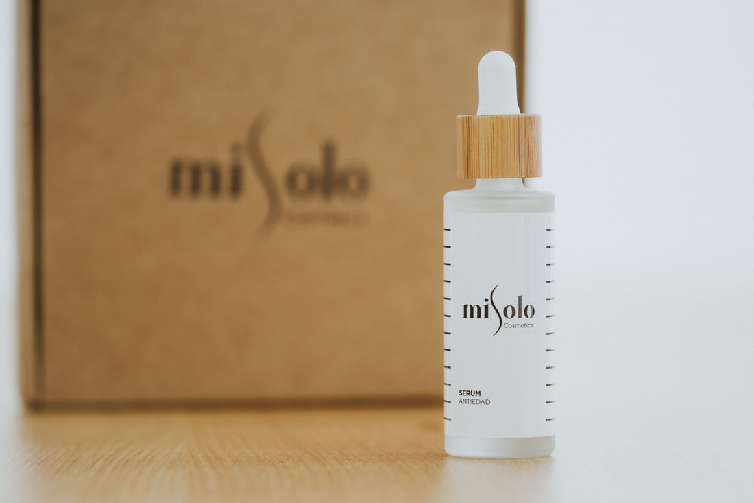 Minimalistisk serum-flaske – Acetyl Tetrapeptide-9 – Trondahl Skincare