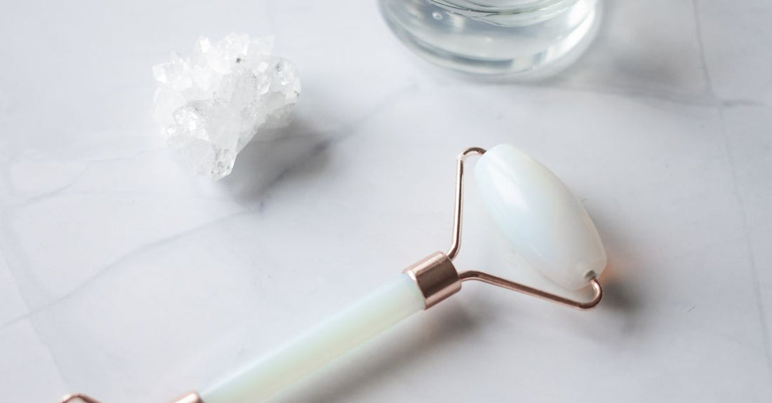 Jaderoller, guasha og dermaroller redskaber – dermaroller vs micro infusion – Trondahl Skincare