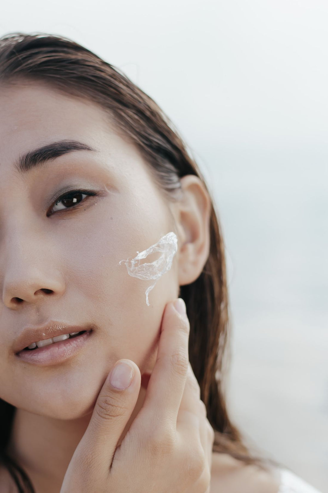 Ung kvinde med frisk klar hud – forebyggende anti-age under 30 – Trondahl Skincare